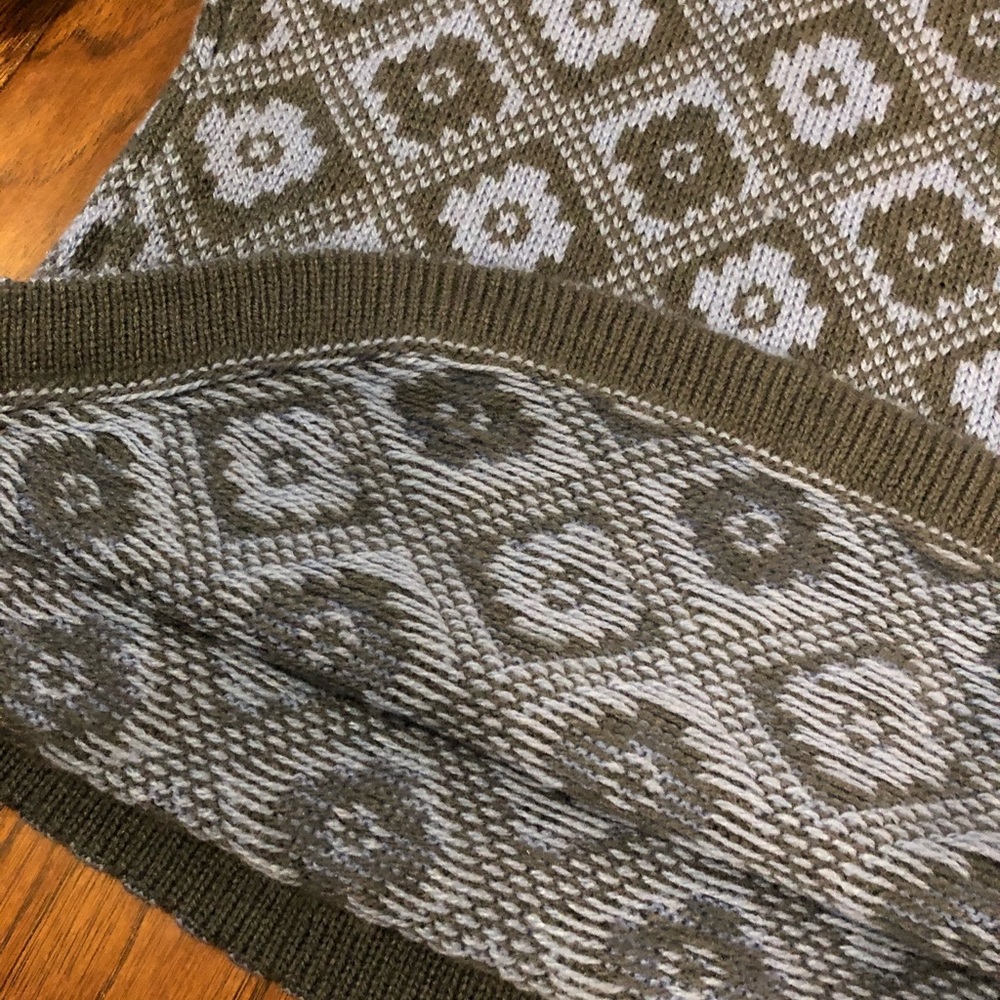 Peruvian Sweater - Picture 5 of 5